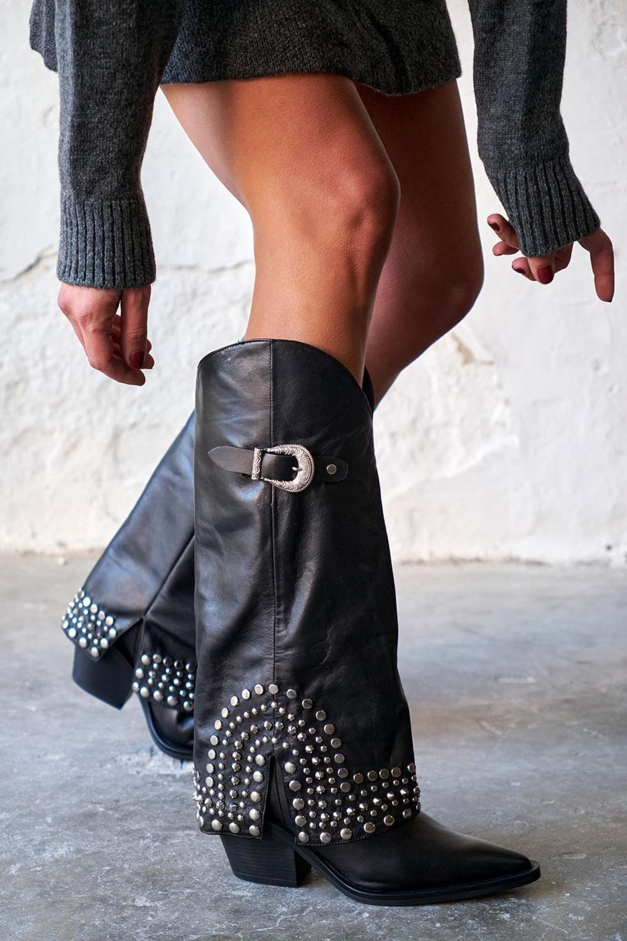 Suede pointed toe metal buckle rivet thick heel wide-leg slouch boots