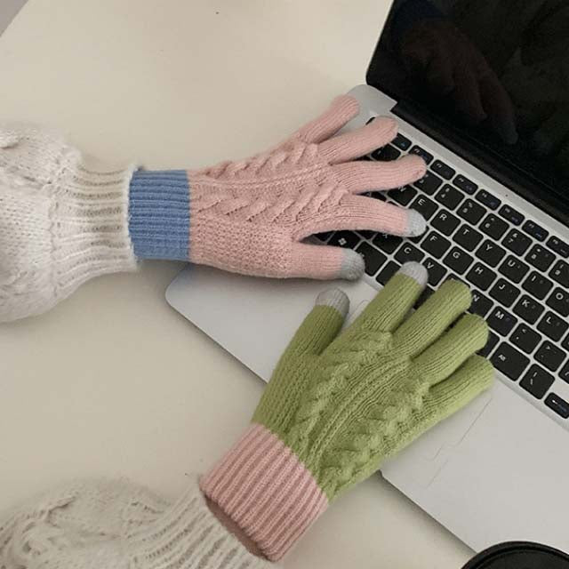 Warme Kabelstrick-Handschuhe