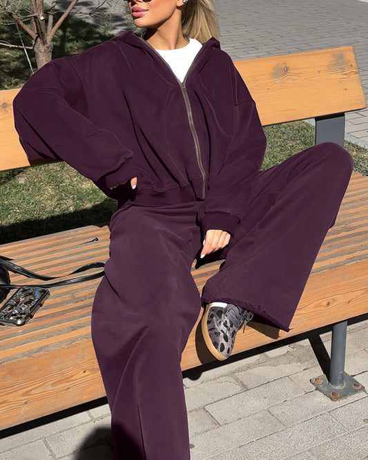 Cotswolds Lane Hooded sweatshirt and loose sweatpants two-piece set