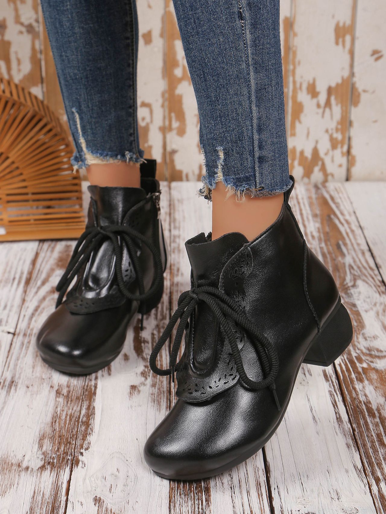 Black round toe mid-heeled lace-up ankle boots