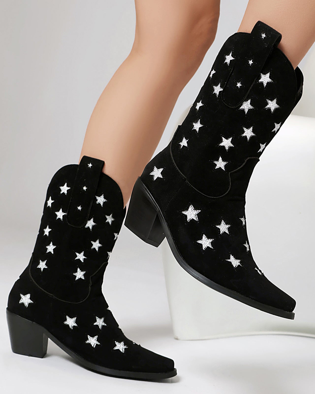 Chunky heeled five-pointed star low boots