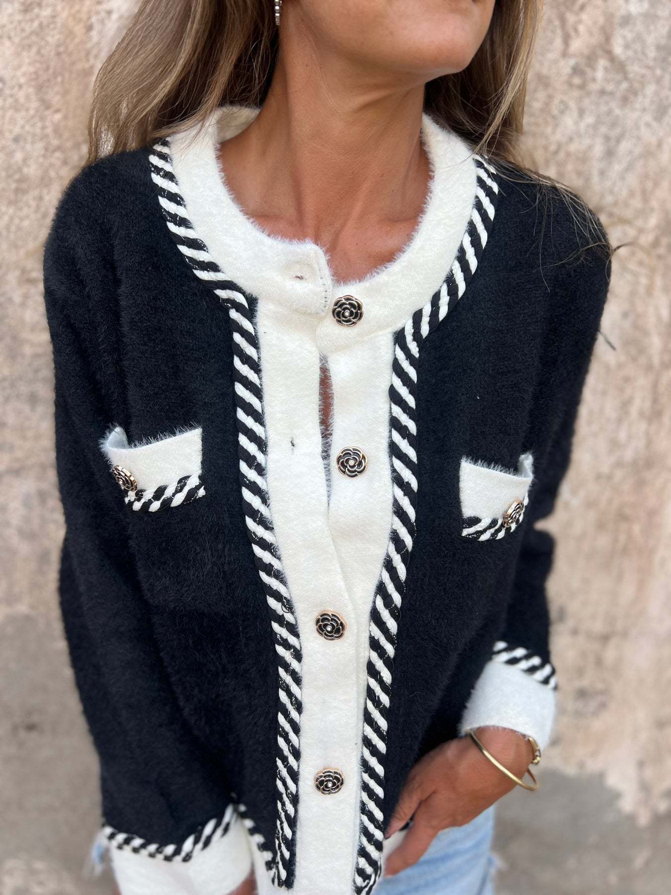 Black and white contrast long-sleeved pocket button knitted jacket