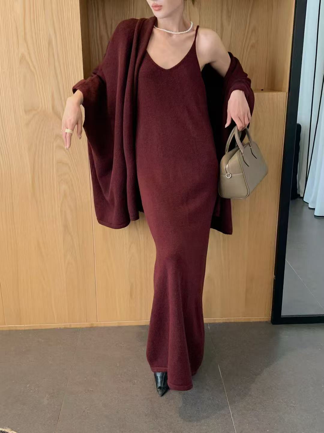 Knitted shawl coat and suspender dress two-piece suit