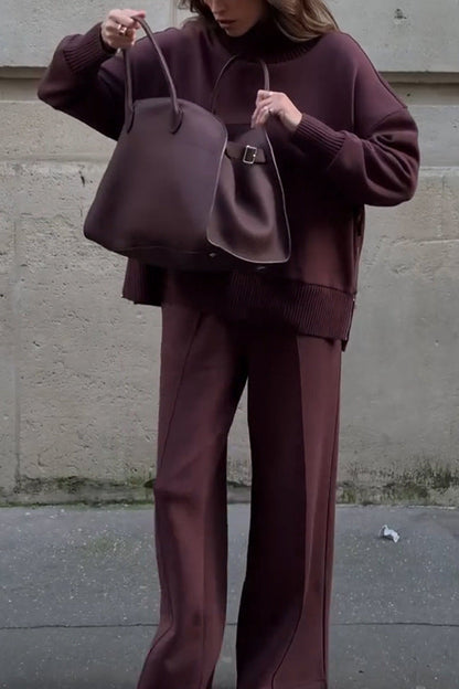 Zweiteiliges Set aus langärmligem Sweatshirt mit seitlichem Reißverschluss und Hose mit weiten Taschen