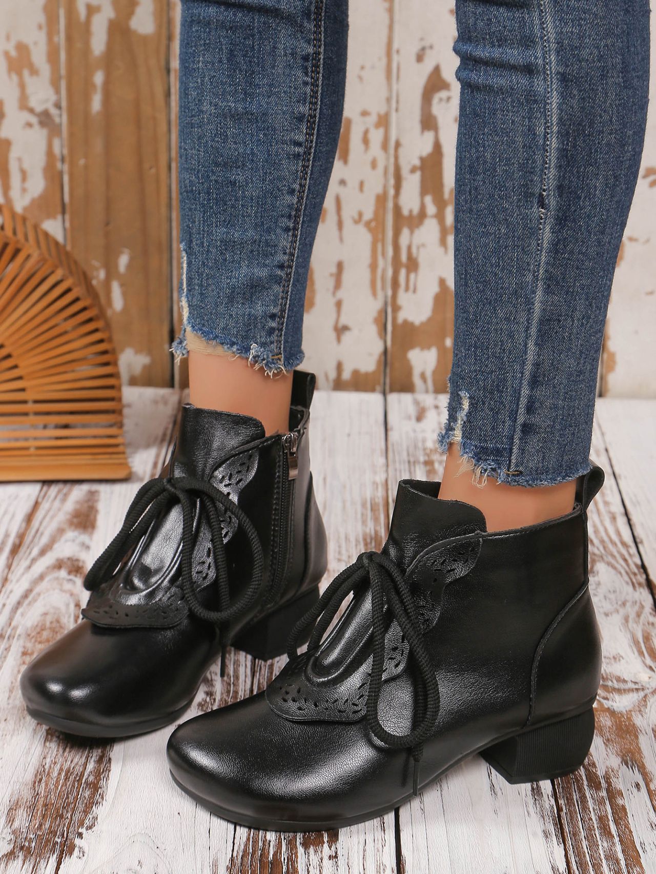 Black round toe mid-heeled lace-up ankle boots