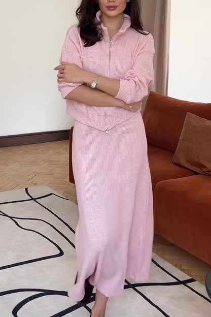 Zweiteiliges Set aus einfarbigem Strick-Revers-Reißverschlussoberteil und Maxirock