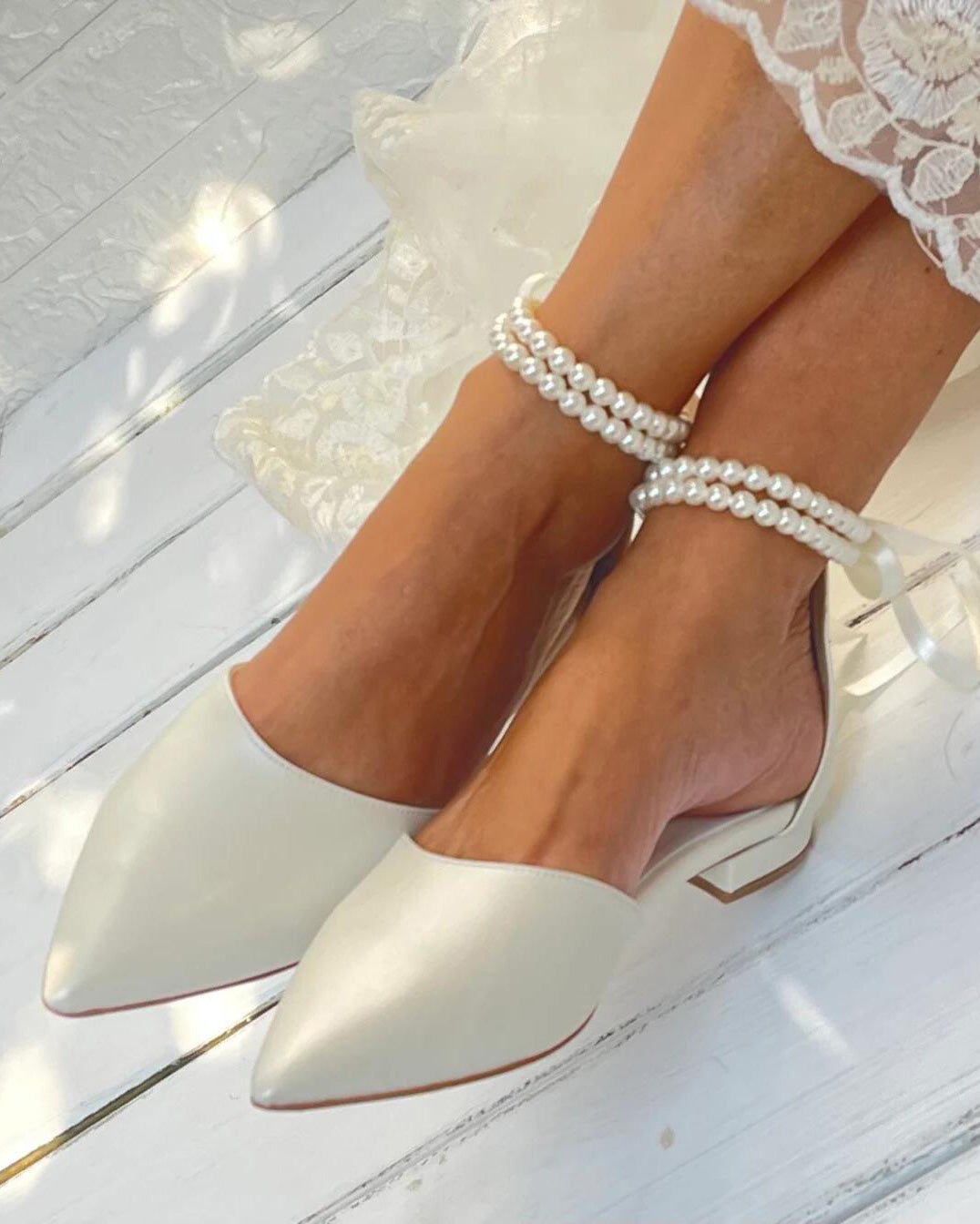 Pointed hollow pearl straps heel strap low heel sandals