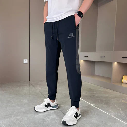 Black jogging pants with logo - Leo