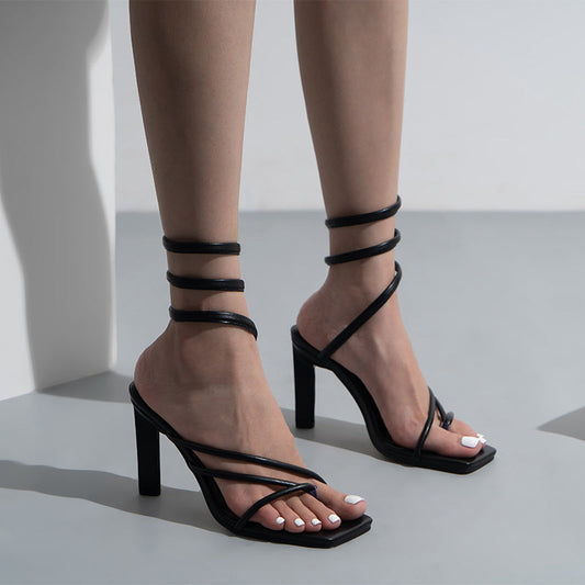 Umlaufende Flip-On-Stiletto-Sandalen