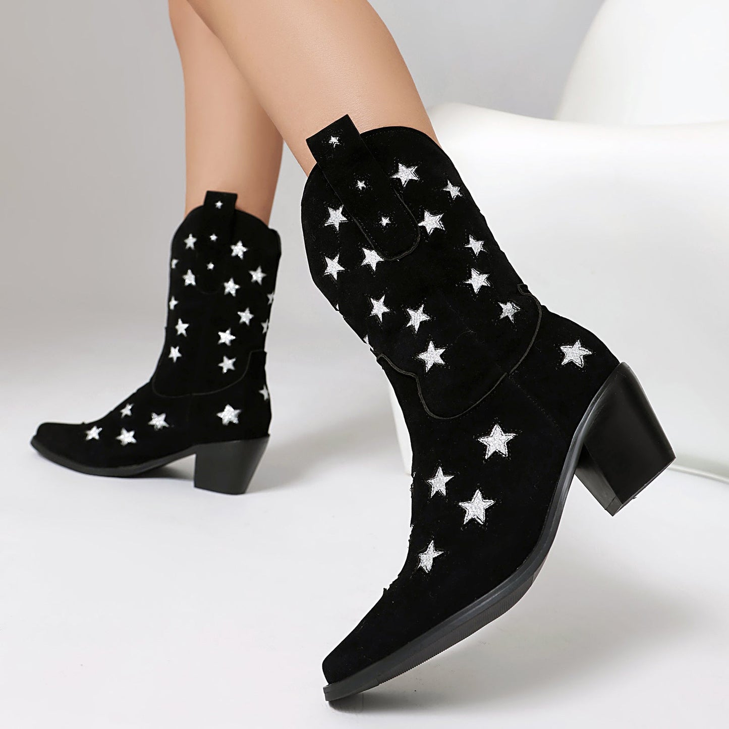 Chunky heeled five-pointed star low boots