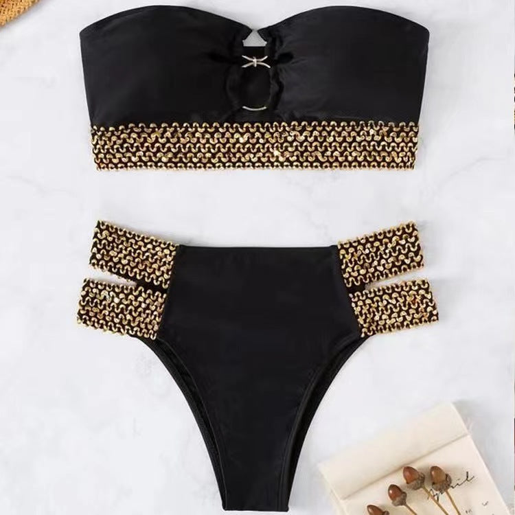 Breites Bikini-Set mit goldener Panzerkette