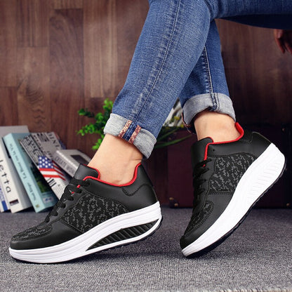 Lara - Elegant leather sneaker in deep black