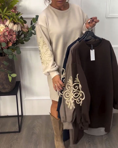 Kleid mit Rundhalsausschnitt und lockerer Passform