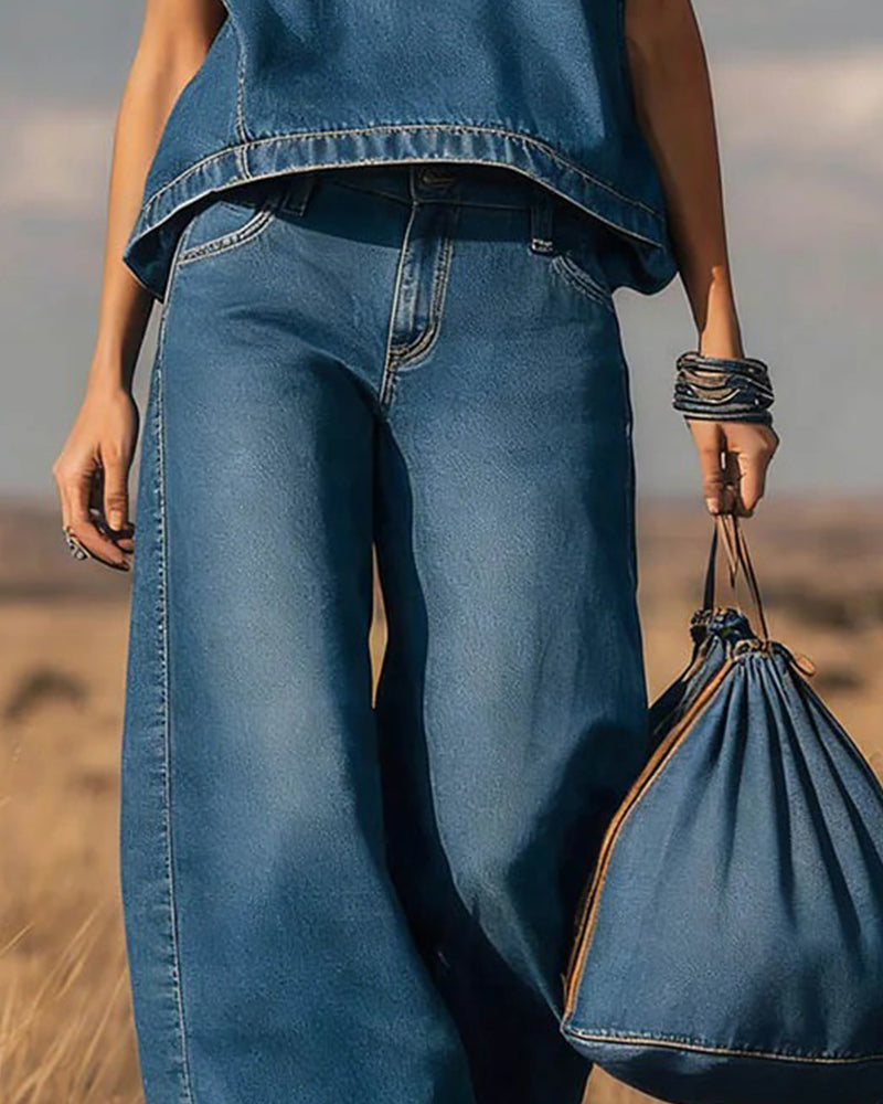 Set aus ärmellosem Oberteil und gebogenen Denimhosen