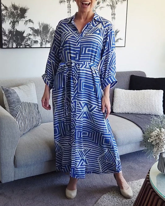 Lässiges Kleid mit geometrischem Muster zum Binden