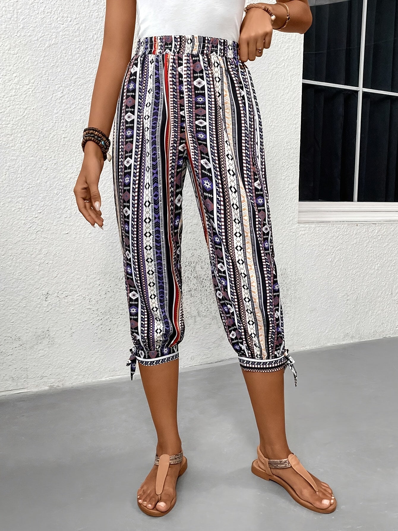 Striped capri pants with ethnic pattern - Zara