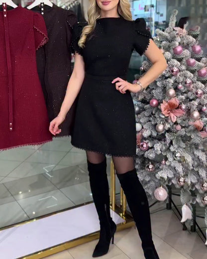 Üppig verzierter Perlenbesetzter Slim-Fit-Kleid