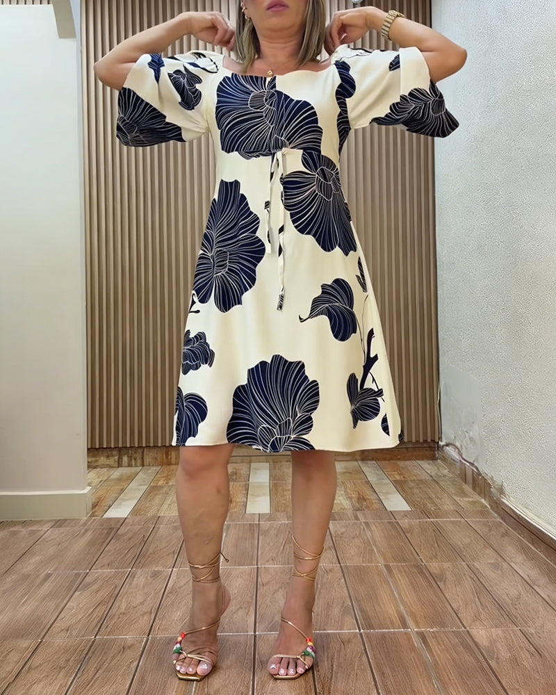 Kleid Blütenblattdruck V-Ausschnitt kurzer Ärmel