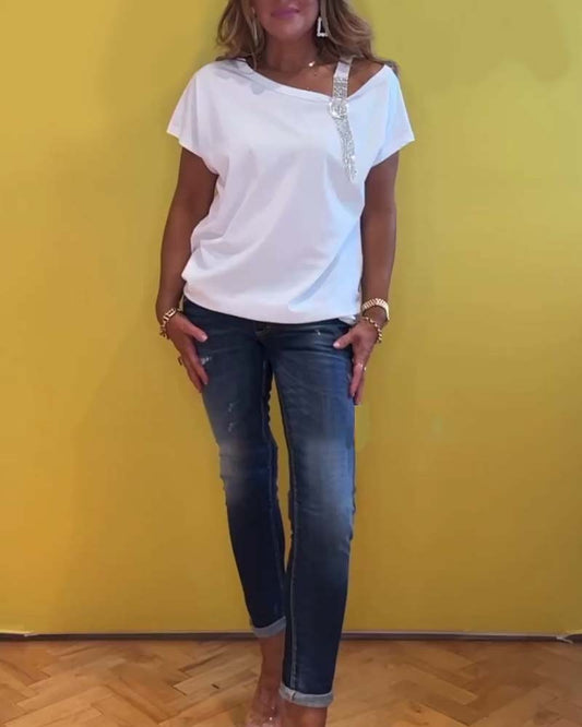 Lässiges, einfarbiges oberteil mit schulterfreien ärmeln und kurzen ärmeln