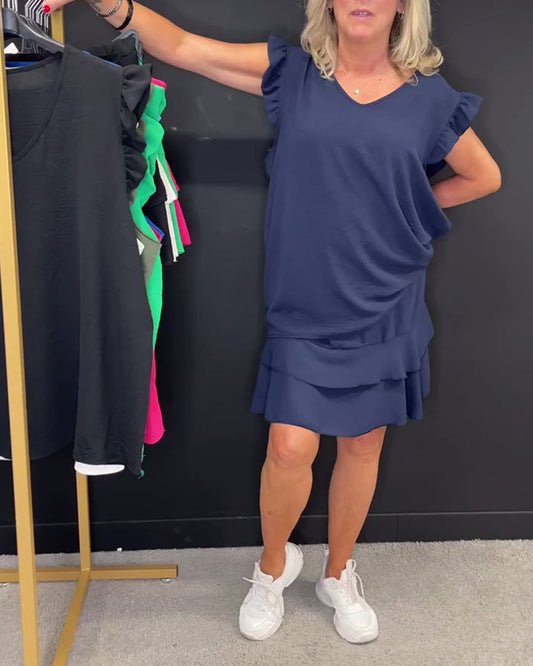 Schlichter zweiteiliger Anzug mit Rüschen in Unifarbe