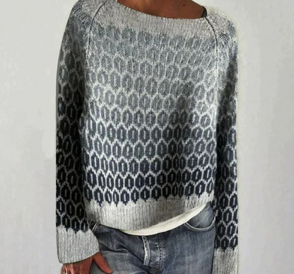 TrendPullover: Star border & charm accents