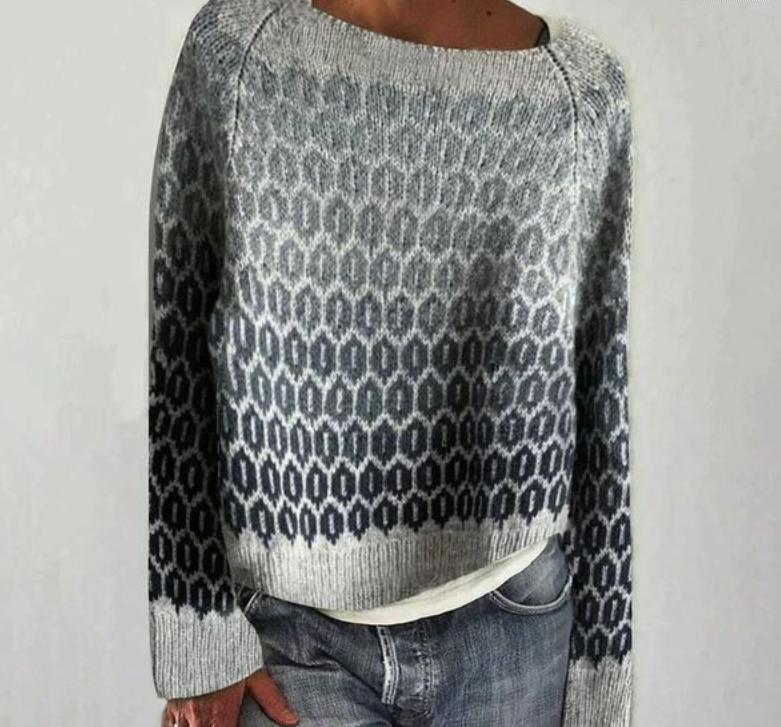 TrendPullover: Star border & charm accents