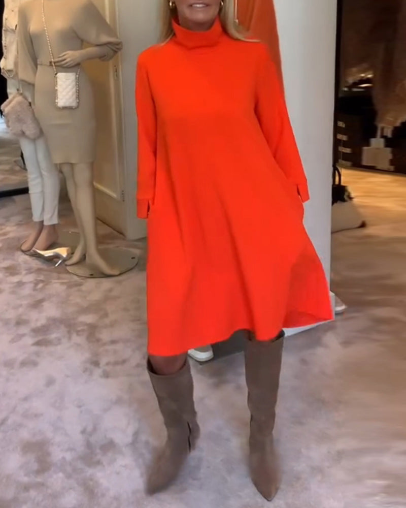 Einfarbiges freizeitkleid mit rollkragen