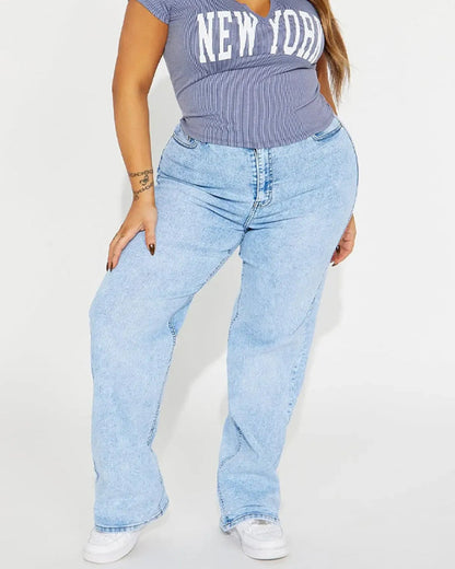 Highwaist-Jeans mit hebender Wirkung und leichtem Glockenrock