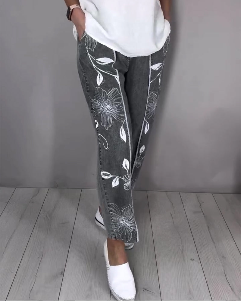 Jeans Blumendruck Abgenutzt