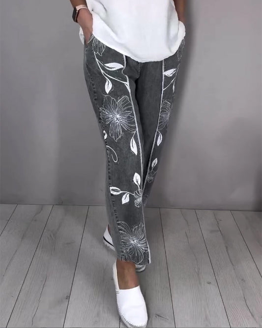 Jeans Blumendruck Abgenutzt