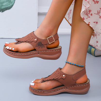 Clara Schwarz Fransen: Boho-Chic Sandalen – Trendsetter für stilvolle Auftritte