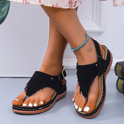 Clara Schwarz Fransen: Boho-Chic Sandalen – Trendsetter für stilvolle Auftritte