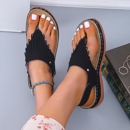 Clara Schwarz Fransen: Boho-Chic Sandalen – Trendsetter für stilvolle Auftritte