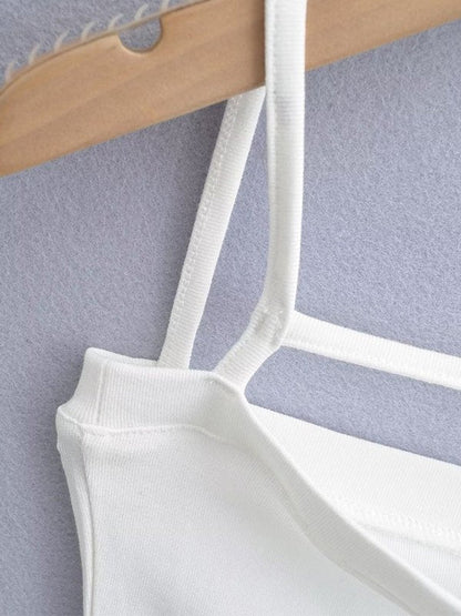 Unifarbenes Y2k Cami Top mit Auslassungen im Crop Style