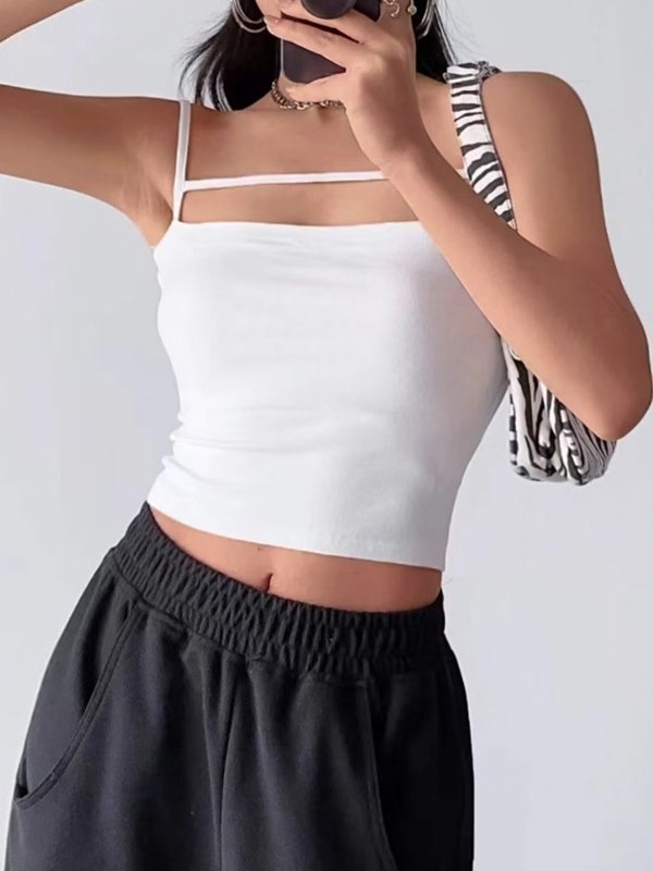 Unifarbenes Y2k Cami Top mit Auslassungen im Crop Style