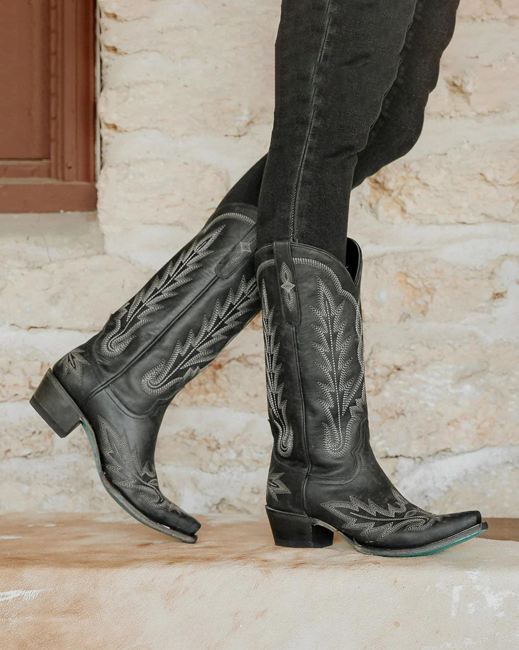 Classic snip toe traditional flame stitch embroidered boots