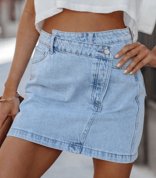 Perforierter Denim-Rock mit rohem Saum