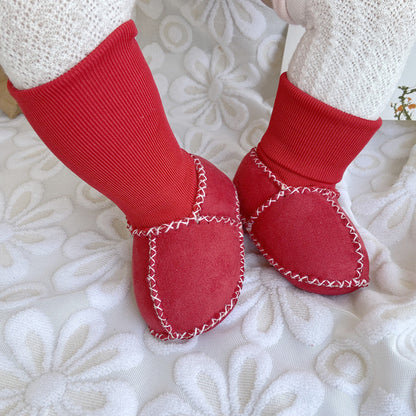 Warme Pelz-Babysocken rot