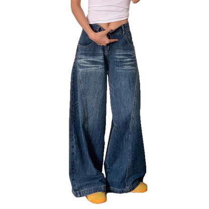 Lässige Damenjeans mit hoher Taille und ausgestelltem Bein