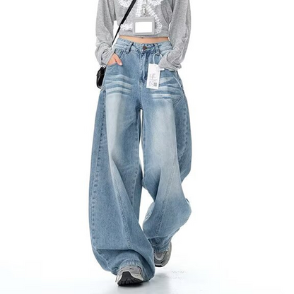 Lässige Damenjeans mit hoher Taille und ausgestelltem Bein