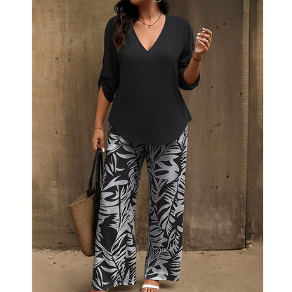 Set aus Damenbluse mit V-Ausschnitt und bedruckter Hose mit weitem Bein