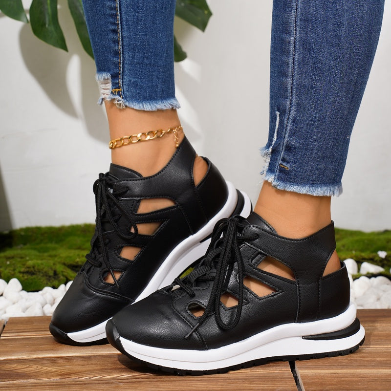 Atmungsaktive Sneakers mit Cut-Outs, Schnürung und Plateau
