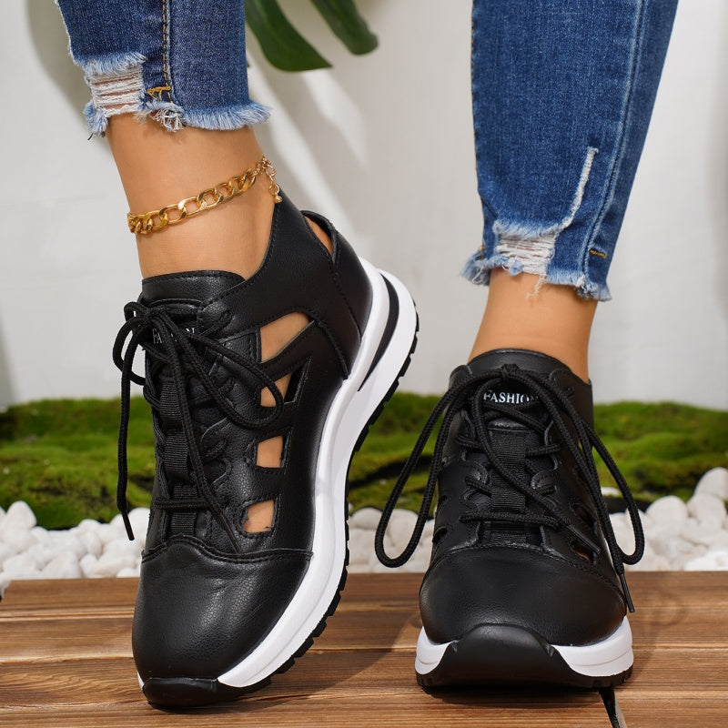 Atmungsaktive Sneakers mit Cut-Outs, Schnürung und Plateau