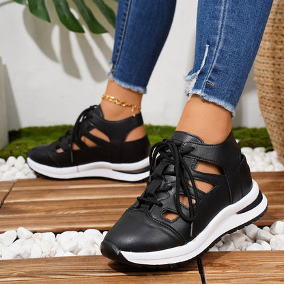 Atmungsaktive Sneakers mit Cut-Outs, Schnürung und Plateau