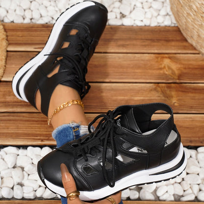 Atmungsaktive Sneakers mit Cut-Outs, Schnürung und Plateau