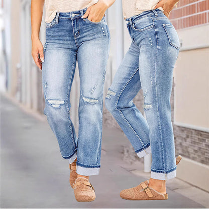 Lässige Damenjeans mit geradem Bein und Rissen