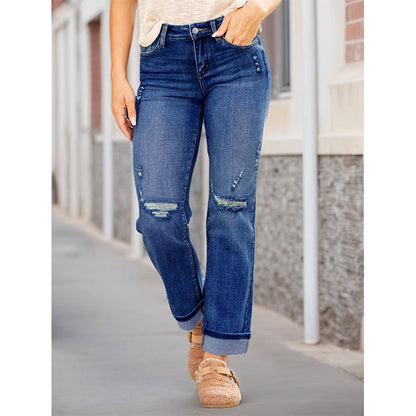 Lässige Damenjeans mit geradem Bein und Rissen