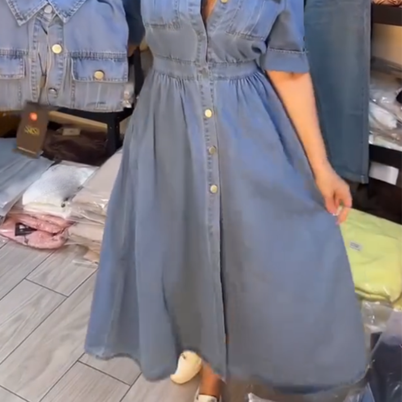 Blaues Slim-Fit-Jeanskleid mit Kragen und Knöpfen für Damen