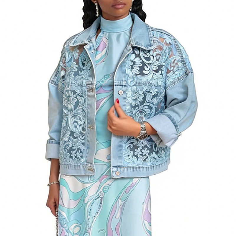 Locker sitzende Damenjeansjacke mit Blumenmuster und Spitzen-Patchwork