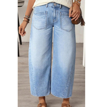 Damenjeans mit weitem Bein und aufgesetzten Taschen